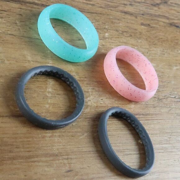 SILICONE RING SET FOR WOMEN HYPOALLERGENIC ACTIVE LIFESTYLE SET OF 4 SIZE 7 NEW - Picture 5 of 6